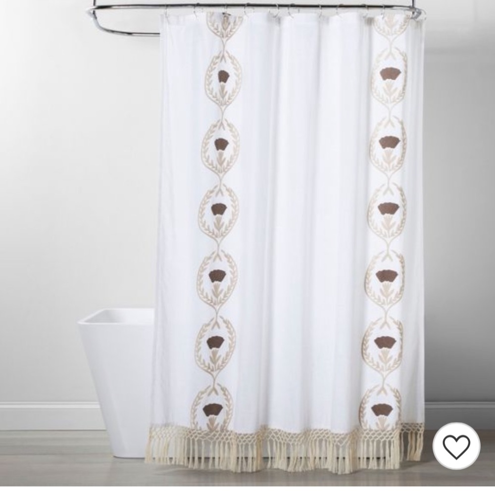 ‎Embroidered & Tassel Pattern Shower Curtain